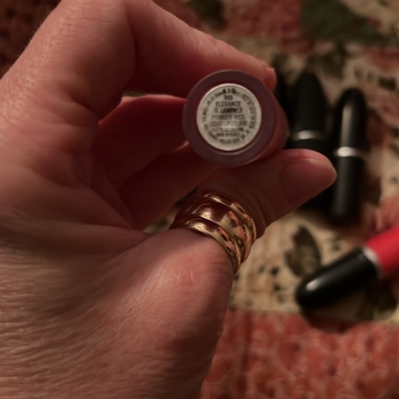 7 MAC lipsticks .. - Picture 4 of 5